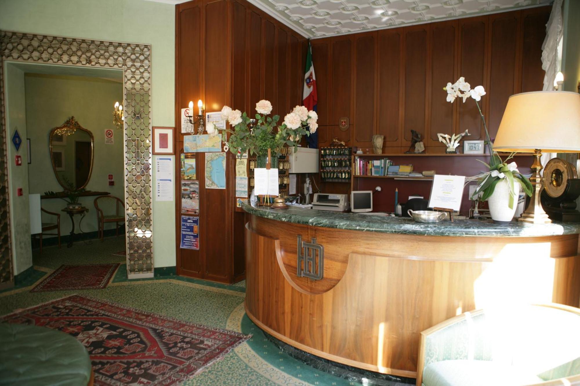 גראדו Hotel Diana מראה חיצוני תמונה