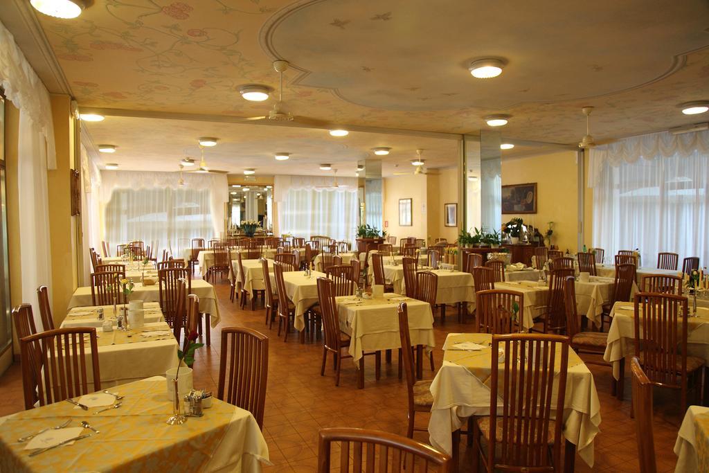 גראדו Hotel Diana מראה חיצוני תמונה