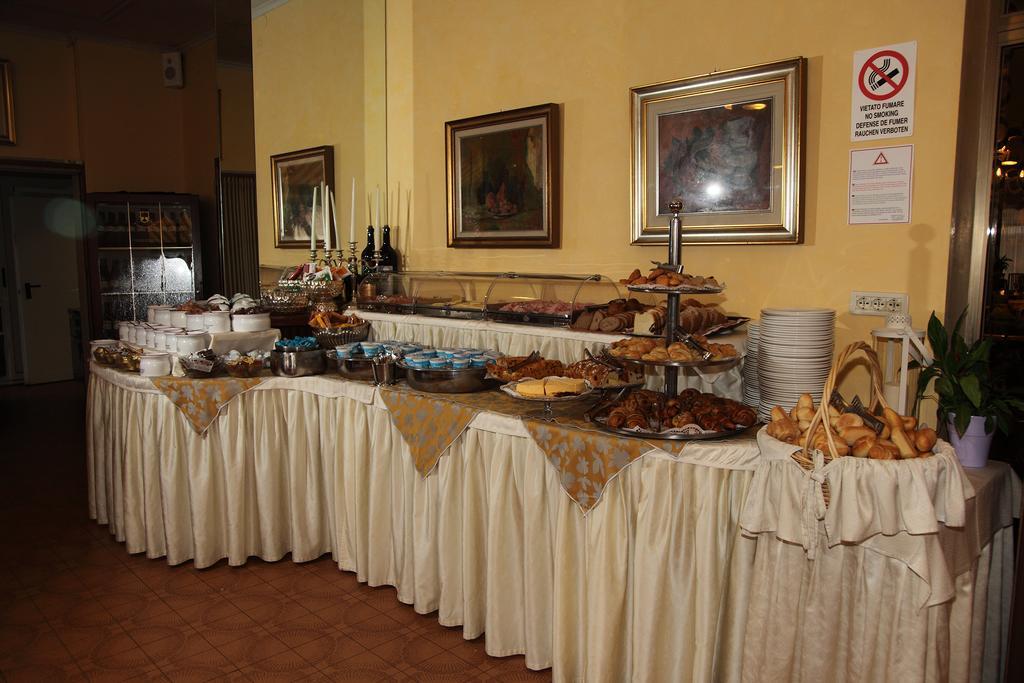 גראדו Hotel Diana מראה חיצוני תמונה