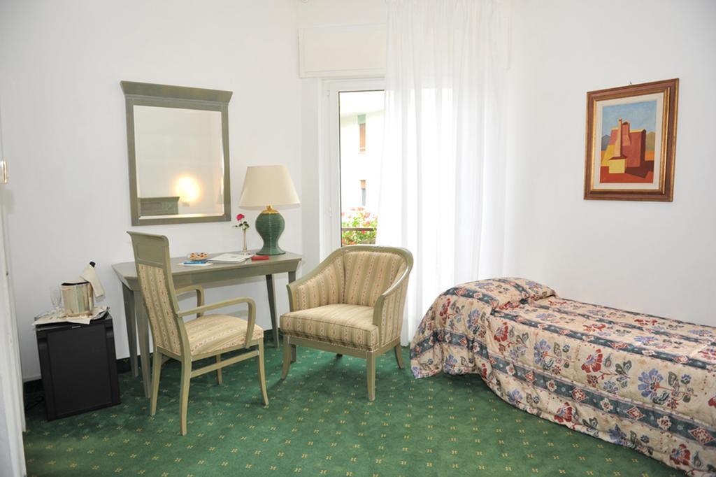 גראדו Hotel Diana מראה חיצוני תמונה